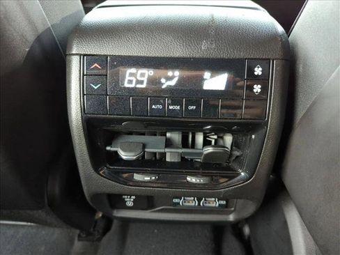 Used 2022 Jeep Grand Cherokee L Laredo AWD/4WD image 16