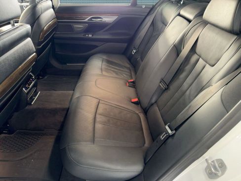 Used 2019 BMW 740i w/ Executive Package image 15