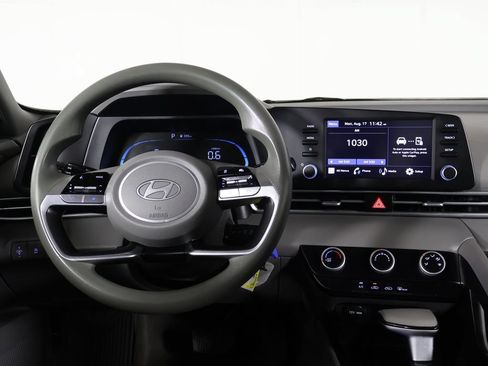 Used 2024 Hyundai Elantra SE FWD image 29