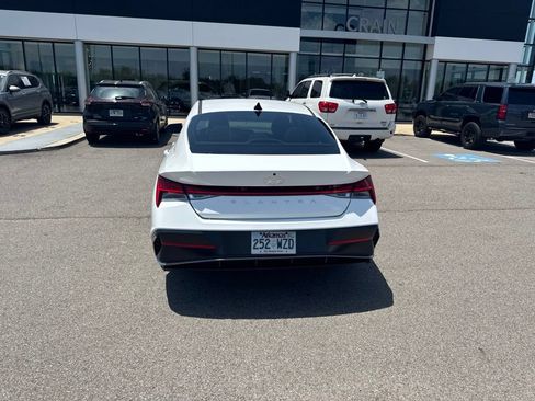 Used 2024 Hyundai Elantra SEL w/ Convenience Package FWD image 4