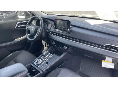 Used 2023 Mitsubishi Outlander ES image 18