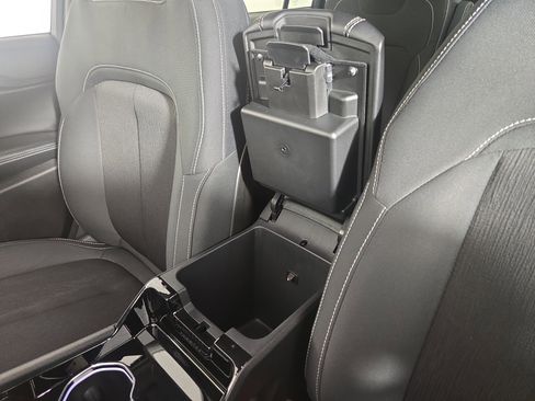 Certified 2023 Jeep Grand Cherokee L Laredo image 29