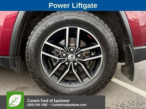Used 2017 Jeep Grand Cherokee Trailhawk w/ Trailhawk Luxury Group AWD/4WD image 9