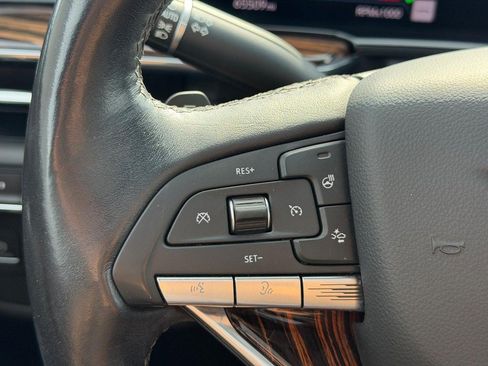 Used 2021 Cadillac Escalade ESV Premium Luxury AWD/4WD image 18