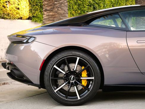 Used 2023 Aston Martin DB11 Coupe image 19