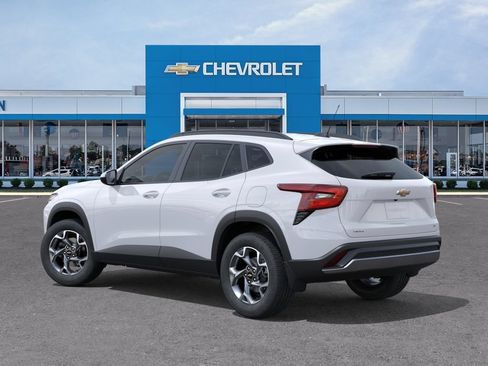 New 2026 Chevrolet Trax LT w/ LT Convenience Package FWD image 3