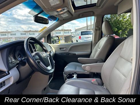 Used 2017 Toyota Sienna XLE Premium FWD image 17