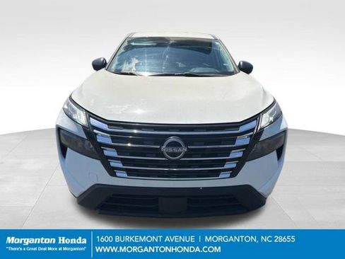 Used 2024 Nissan Rogue S AWD/4WD image 2