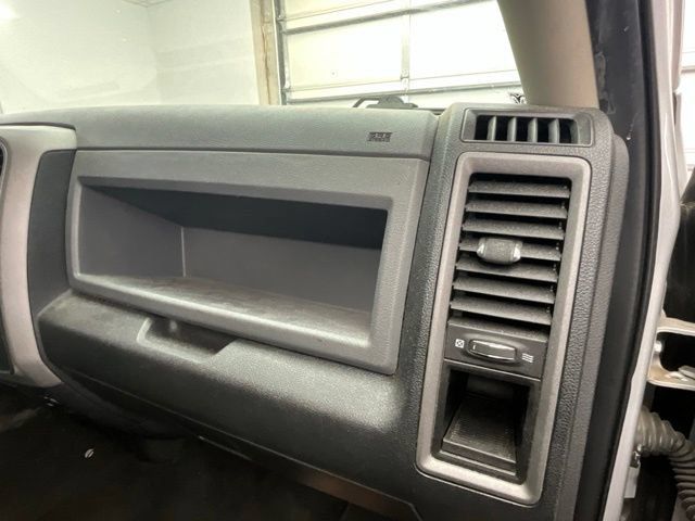 Used 2017 RAM 1500 Express w/ Express Value Package AWD/4WD image 3