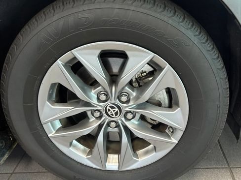 Used 2021 Toyota Sienna XLE FWD image 10