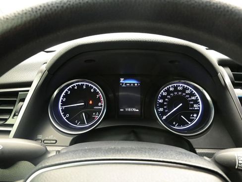 Used 2019 Toyota Camry LE image 19