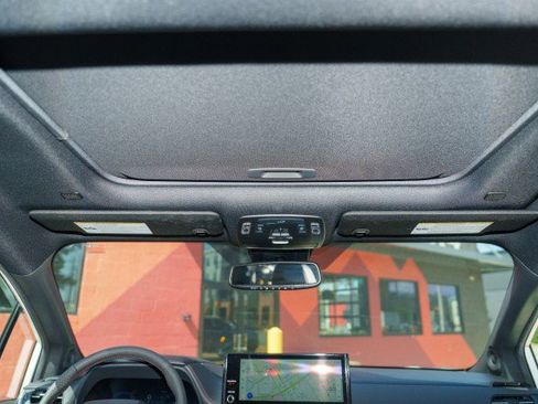 Used 2025 Toyota Sienna XSE w/ XSE Plus Package image 13