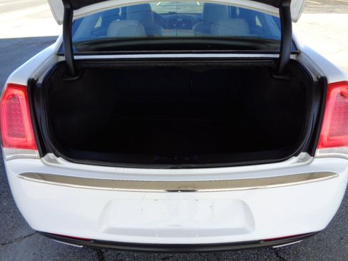 Used 2017 Chrysler 300 C image 27