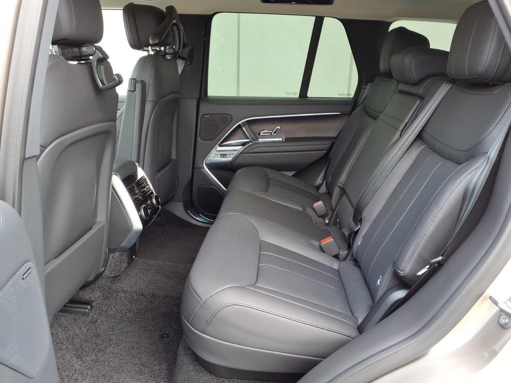 New 2026 Land Rover Range Rover SE AWD/4WD image 8