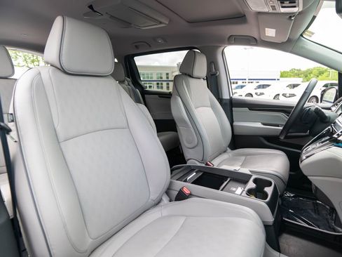 Used 2024 Honda Odyssey Elite image 19