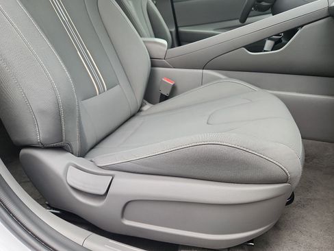 Certified 2024 Hyundai Elantra SEL FWD image 33
