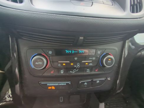 Used 2018 Ford Escape SE w/ SE Sport Appearance Package image 19