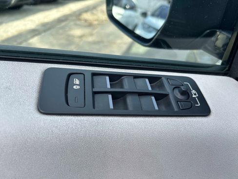 Used 2019 Land Rover Discovery Sport SE image 20