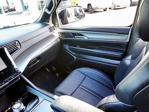 Certified 2025 Jeep Wagoneer Series II image 23