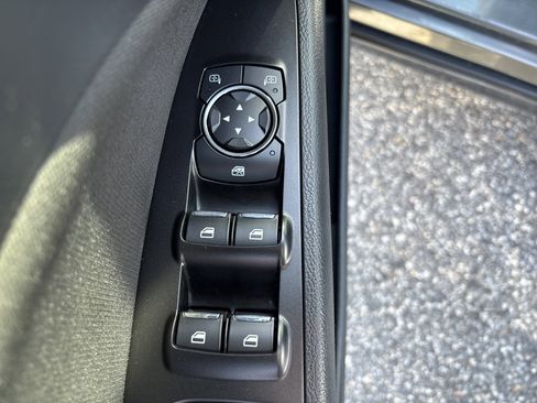 Used 2017 Ford Fusion SE image 11