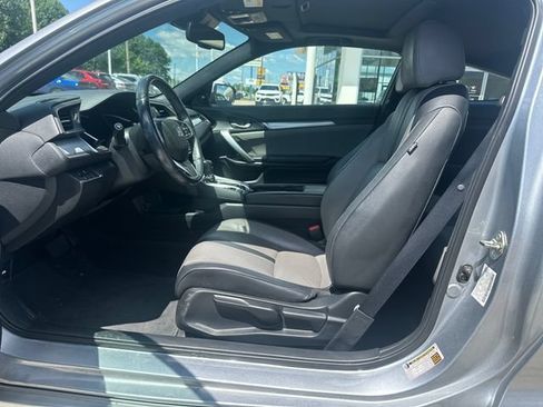 Used 2018 Honda Civic Touring image 9