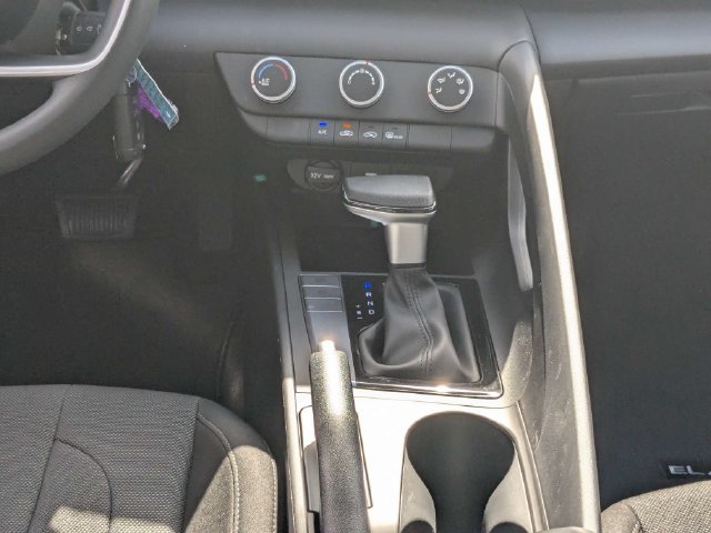 Used 2026 Hyundai Elantra SE FWD image 19