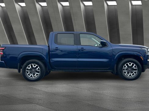 Used 2022 Nissan Frontier SV image 3