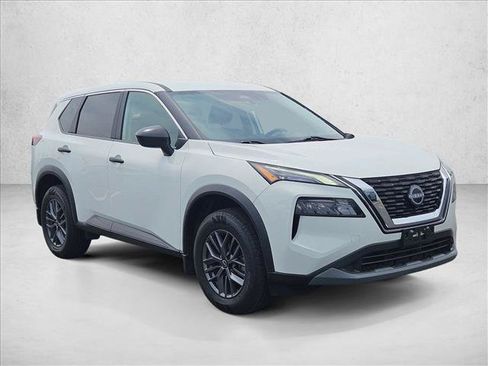 Used 2023 Nissan Rogue S FWD image 3