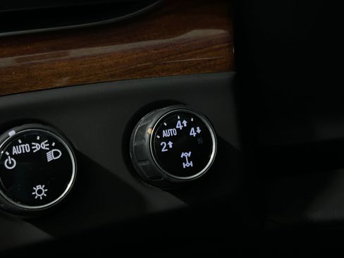 Used 2016 Cadillac Escalade Luxury image 11