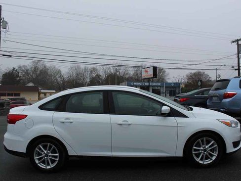 Used 2018 Ford Focus SE image 4