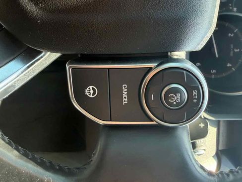 Used 2017 Land Rover Discovery HSE AWD/4WD image 41