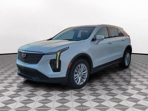 Certified 2024 Cadillac XT4 Luxury FWD image 3