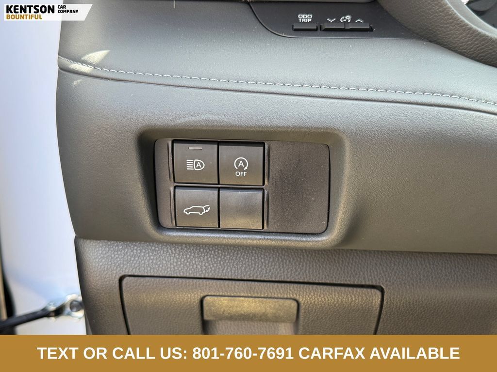 Used 2025 Toyota Highlander LE AWD/4WD image 18