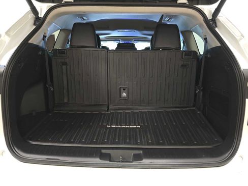 Certified 2024 Toyota Highlander XLE AWD/4WD image 31