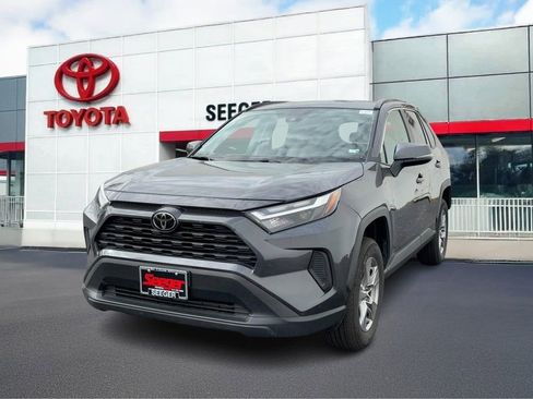 Used 2025 Toyota RAV4 XLE image 6