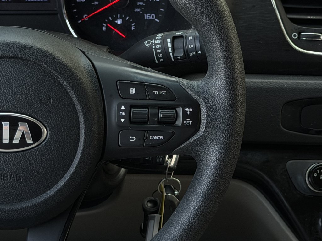 Used 2021 Kia Sedona LX FWD image 15