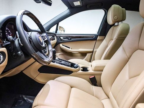 Certified 2025 Porsche Macan image 22
