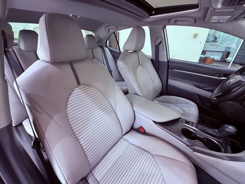 Used 2022 Toyota Camry SE w/ Audio Upgrade Package FWD image 9