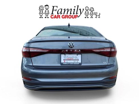 Used 2025 Volkswagen Jetta SE w/ Sunroof Package FWD image 3