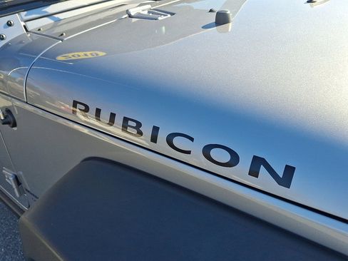 Used 2018 Jeep Wrangler Unlimited Rubicon w/ Cold Weather Group image 17