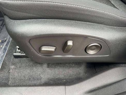 Certified 2025 Chevrolet Traverse LT w/ Driver Confidence Package image 23