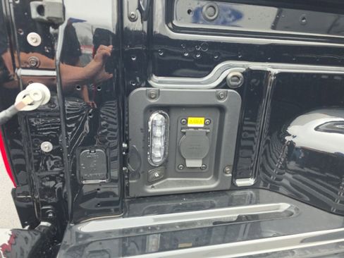 New 2025 Ford Maverick XLT w/ XLT Luxury Package image 9