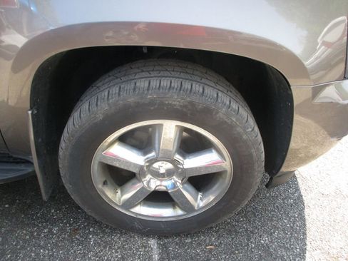 Used 2011 Chevrolet Tahoe LTZ image 3