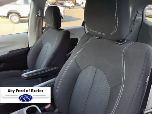 Used 2023 Chrysler Voyager LX FWD image 35