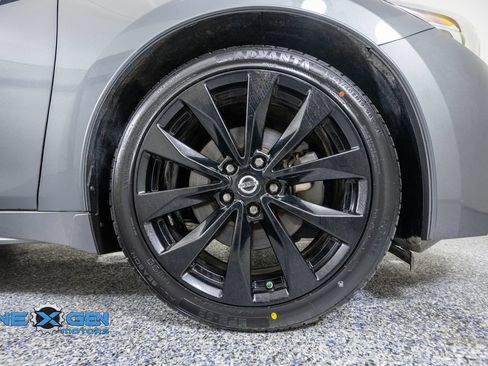 Used 2018 Nissan Maxima SR w/ Midnight Edition FWD image 45