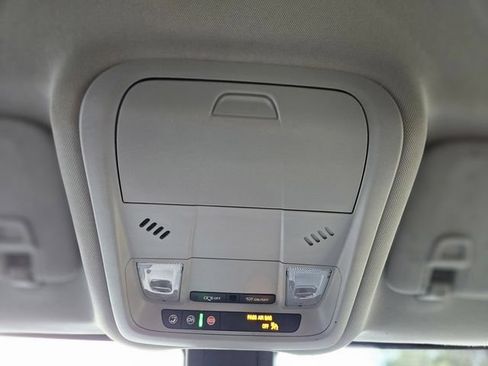 Used 2024 Chevrolet Equinox LT FWD image 27