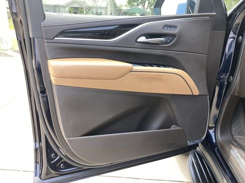 Certified 2021 Cadillac Escalade ESV Premium Luxury AWD/4WD image 13