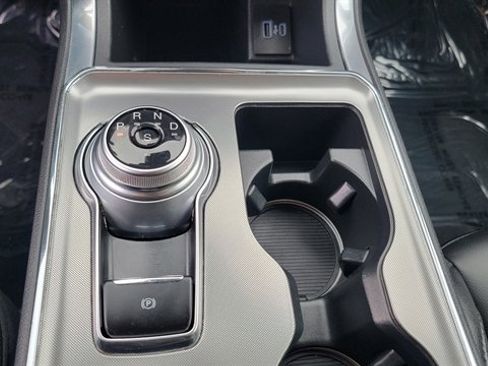 Used 2024 Ford Edge Titanium image 29