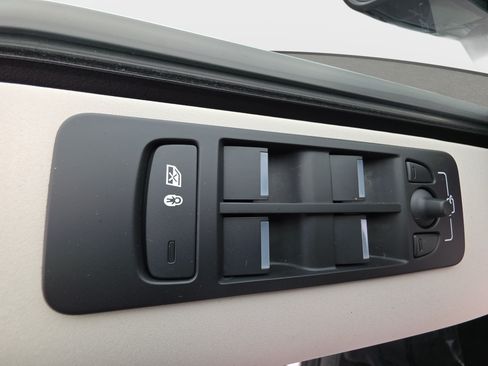 Certified 2025 Land Rover Discovery Sport S AWD/4WD image 28