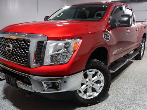 Used 2017 Nissan Titan SV AWD/4WD image 33